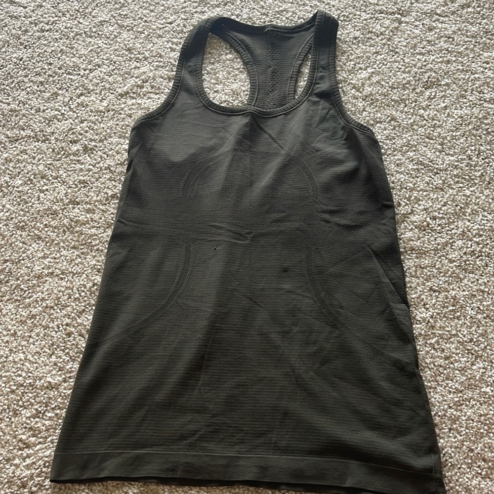 Size 8 lululemon swiftly tech tank